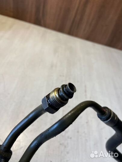 Трубка гура Mitsubishi Pajero V60 4M41