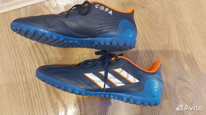 Бутсы сороконожки adidas размер 40-41