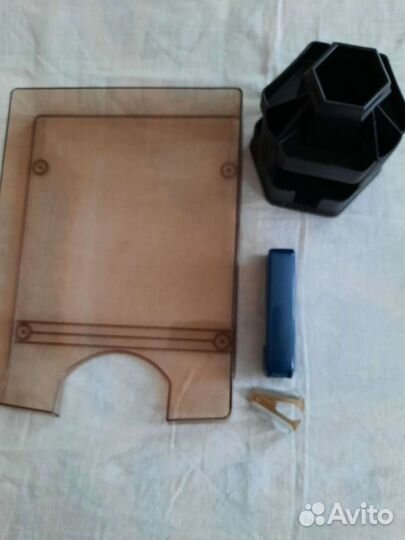 Канцелярия. Подставка для ручек. Ручки, маркеры