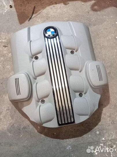 Крышка двигателя BMW 7
