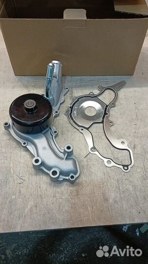 Насос водяной jeep Grand Cherokee WK2