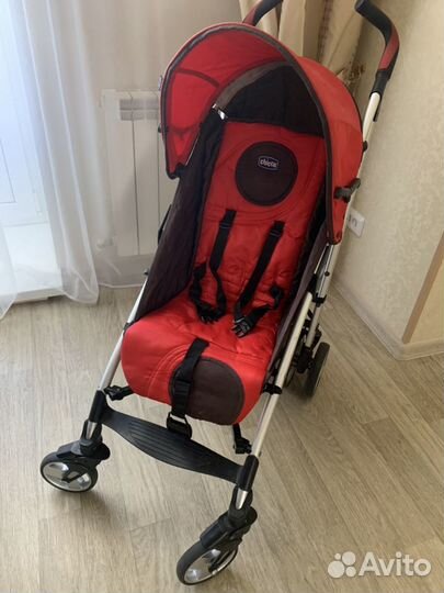 Продаётся Коляска Chicco