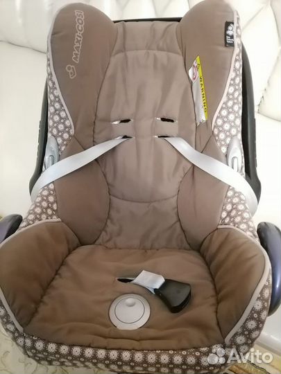 Автолюлька MaxI Cosi с базой isofix