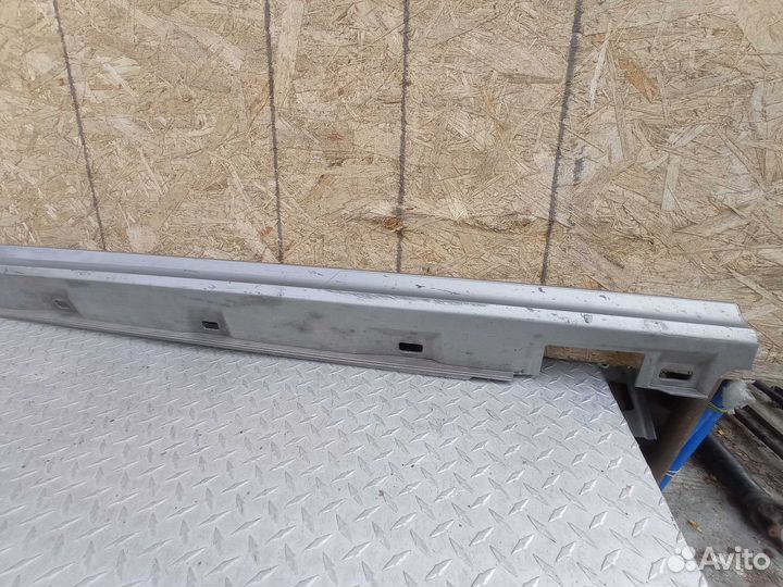 Б/У Б/У Накладка на порог Правая 4G8853860 VAG