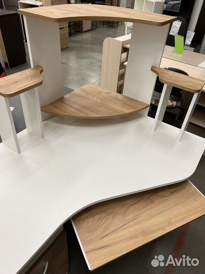 Стол компьютерный