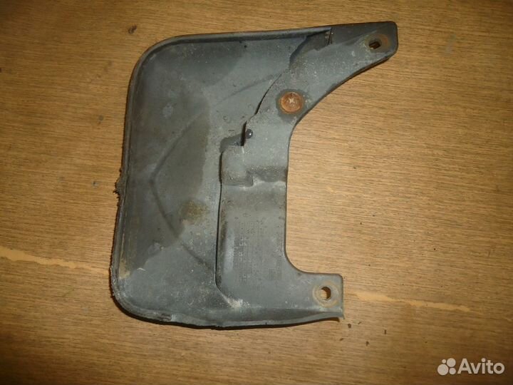 Брызговик правый передний Hyundai Starex