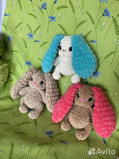 Вязанные игрушки зайка