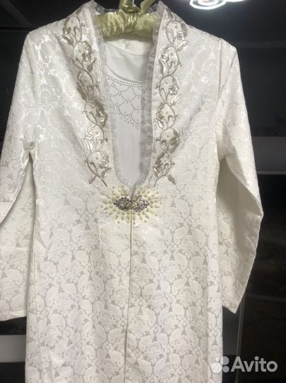 Платье на никах