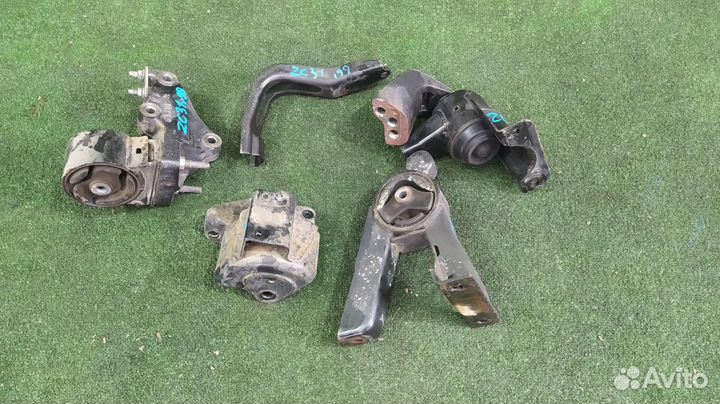 Подушки двс Комплектом Suzuki Swift ZC31S M16A