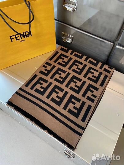 Шарф fendi