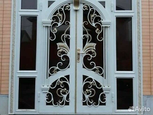 Кованая дверь входная