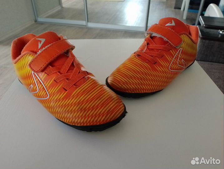 Футбольные бутсы, сороконожки. Demix