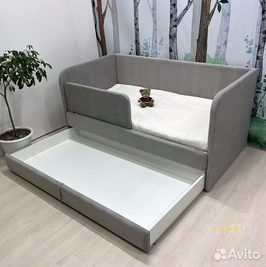 Детская кровать с мягкими бортиками