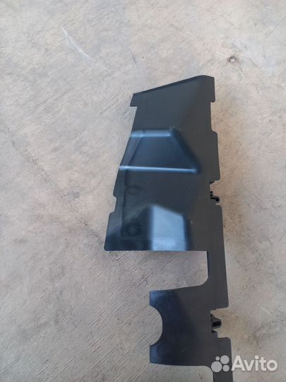 Дефлектор радиатора правый Volkswagen Polo 6