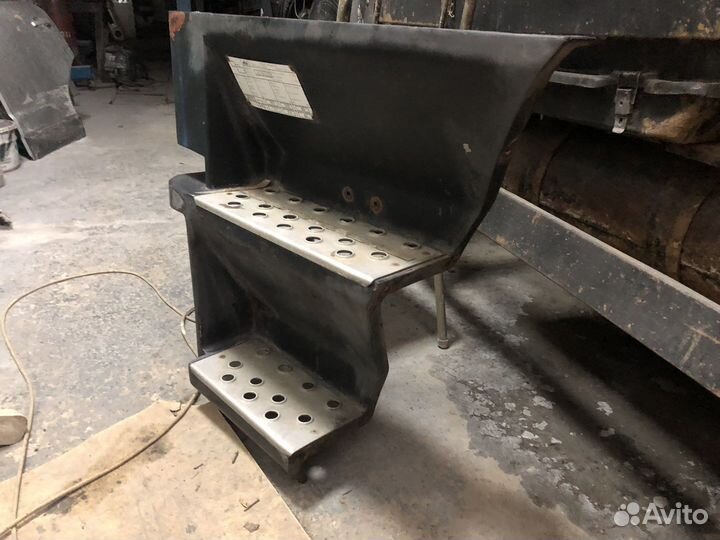 Подножка кабины маз