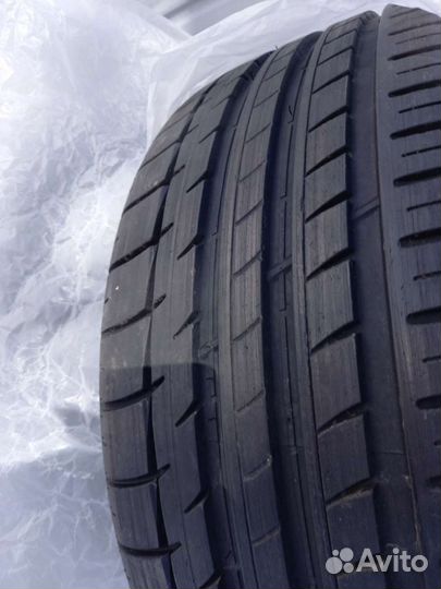 Triangle LL01 235/45 R18