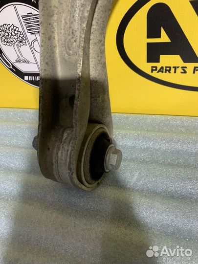 Рычаг передний правый верхний Mercedes w211