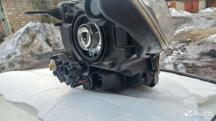 Передняя правая фара на ниссан х треил t32