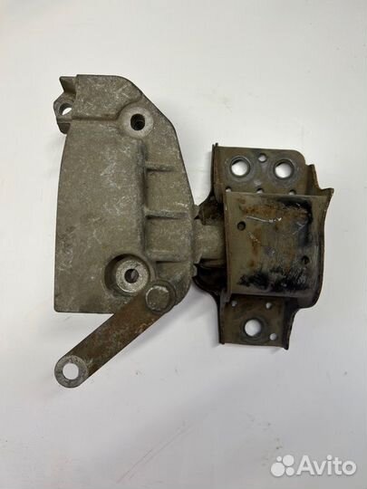 Кронштейн крепления опоры двигателя Renault Megane