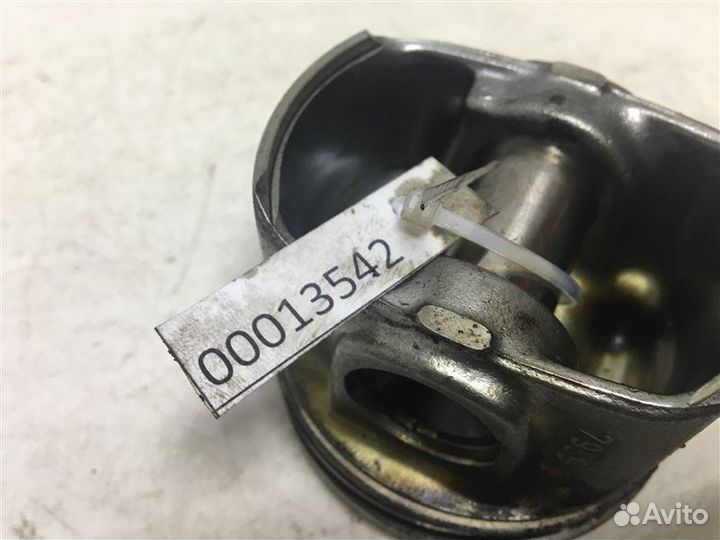 Поршень Volkswagen Polo 2001-2009 V276J