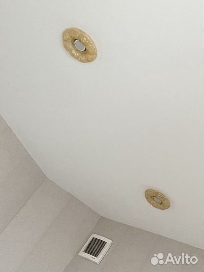 Зеркало и освещение для ванной