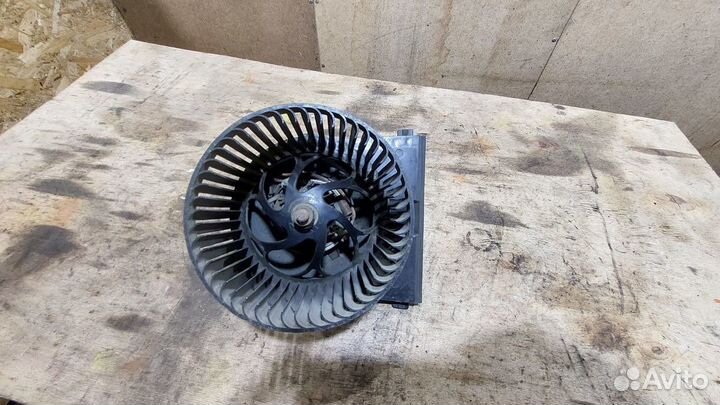 Моторчик отопителя Passat B5