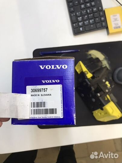Замок задней правой двери volvo 30699757