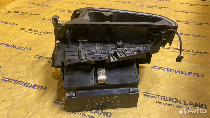 Бардачок в сборе с подстаканником Volvo FH 4