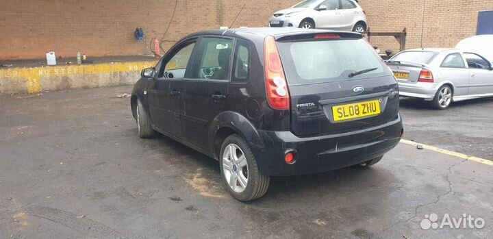 Спойлер крышки багажника Ford Fiesta 5 рест. 2008