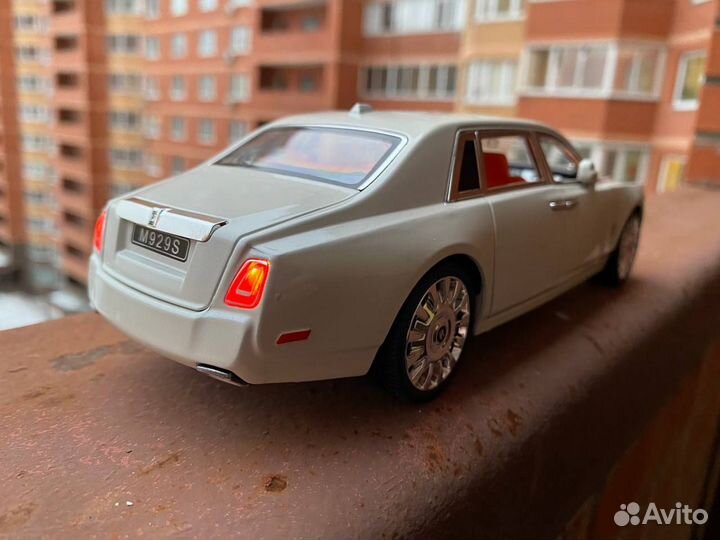 Модель металлическая Rolls-Royce Роллс-Ройс Белый