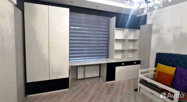 Рабочая зона в углу у окна