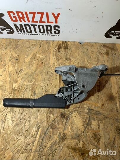 Рычаг стояночного тормоза Volkswagen Golf 1K BSE