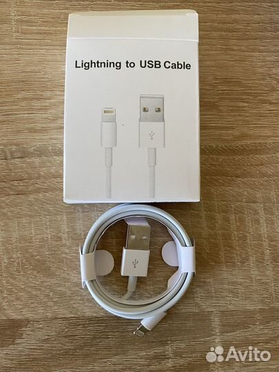 Зарядный шнур на iPhone