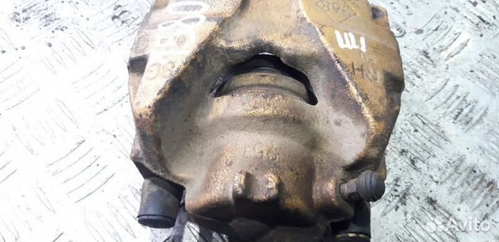 Суппорт тормозной передний правый Megane 3