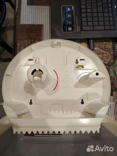 Диспенсер для туалетной бумаги и салфеток tork