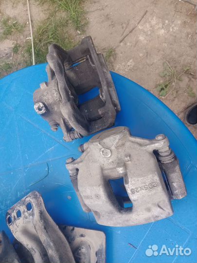 Суппорт тормозной передний Mercedes Benz E W212