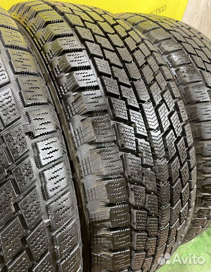 Hankook Nordik IS RW08 235/60 R17 102T