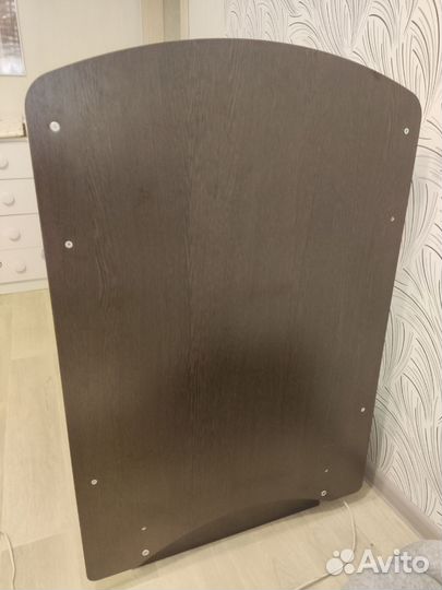 Детская кроватка с маятником