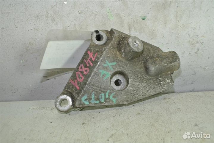 Кронштейн ролика-натяжителя руч. ремня Jaguar XF