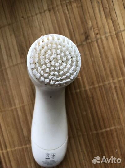 Электрическая щетка массажер для чистки лица Braun