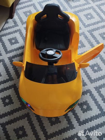 Детский автомобиль на пульте