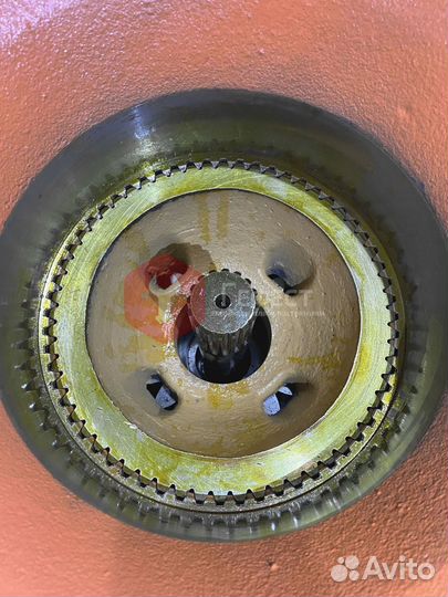 Редуктор хода Hitachi ZX670LC-5B