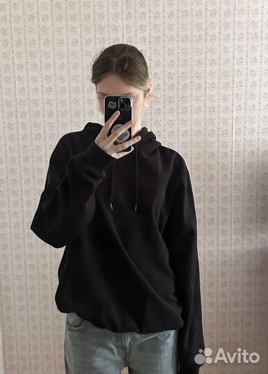 Чёрная толстовка