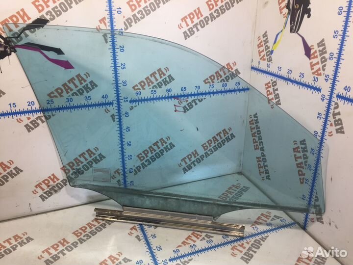 Мерседес E-Класс Стекло двери передней Лев