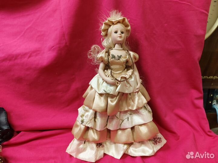 Кукла фарфоровая коллекционная