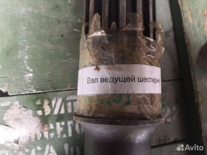 Вал ведущий шестерни краз