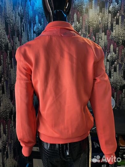 Спортивная куртка женская