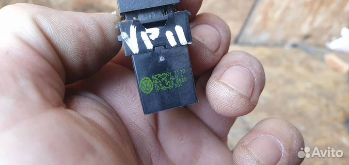 Кнопка стеклоподъемника Volkswagen Tiguan 2007-20