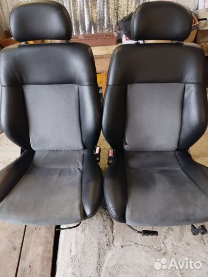 Кожаные передние сиденья бу