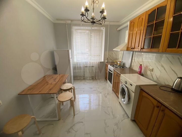 2-к. квартира, 66 м², 1/10 эт.